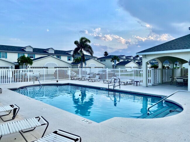 Building Photo - 1011 Steven Patrick Ave