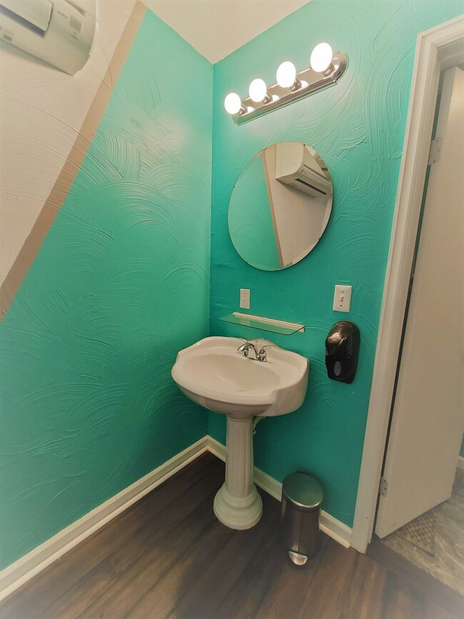 Foto del edificio - 706 E Stuart St