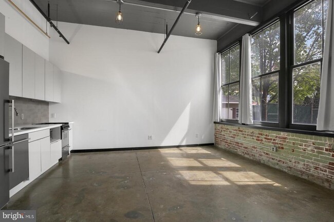 Building Photo - 1701 Tulip St