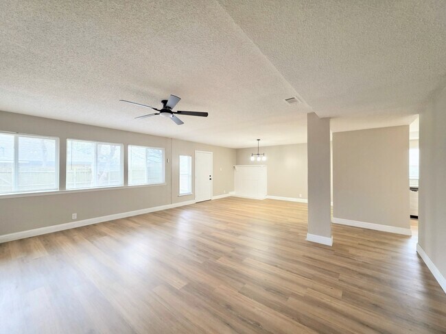 Foto del edificio - 1302 La Salle Dr