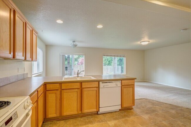 Building Photo - 4 bedroom 2.5 bath in North Plains!