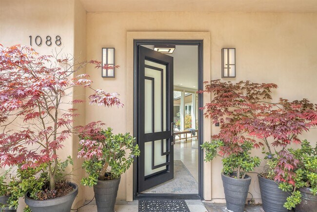 Building Photo - 4 br, 4 bath House - 3885 Pebble Beach Oasis