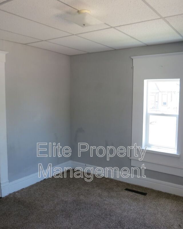 Foto del edificio - 626 W 11th St