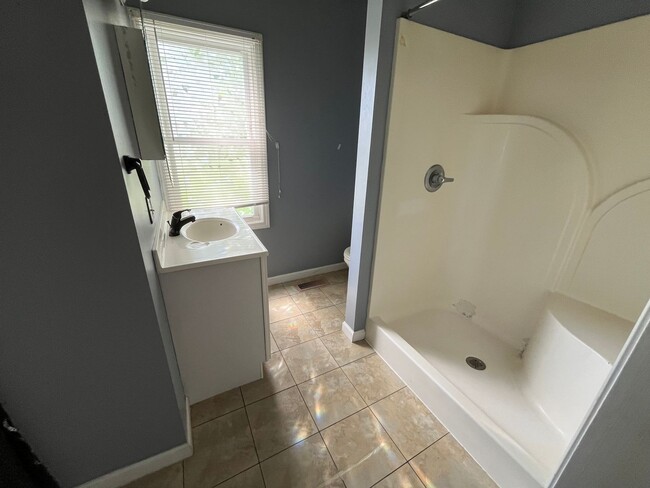 Building Photo - 3 bedroom 2 bath in Jerseyville
