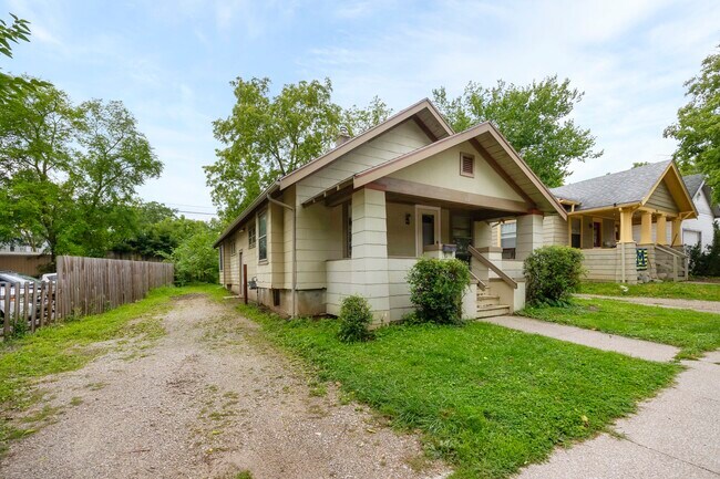 Building Photo - 201 Koch Ave