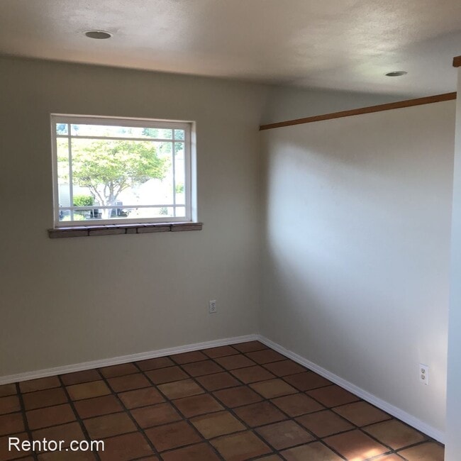 Building Photo - Studio, 1 bath House - 823 N Street
