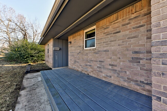 Photo - 1512 Pinewood Dr House