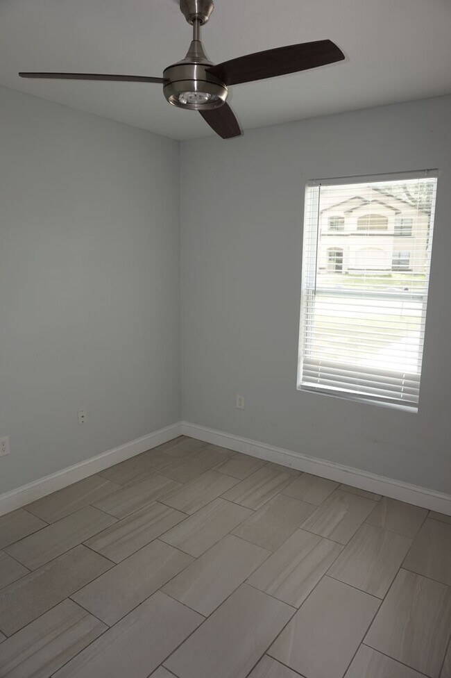 Foto del edificio - Spacious Duplex 3/2 Newly Built and Centra...