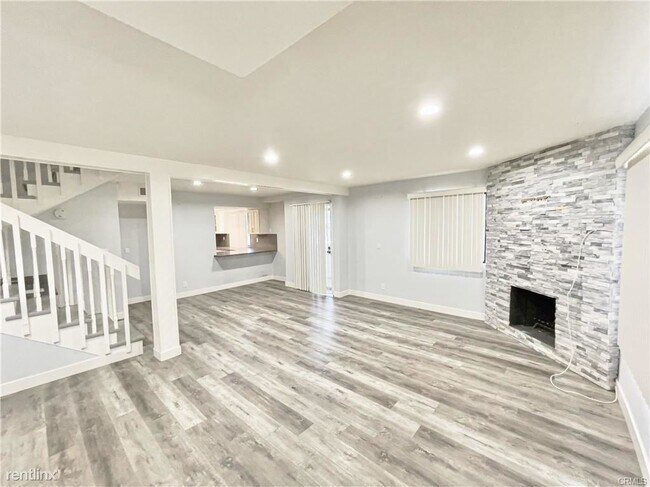 Foto del edificio - 3 br, 3 bath Condo - 11634 Victory Blvd
