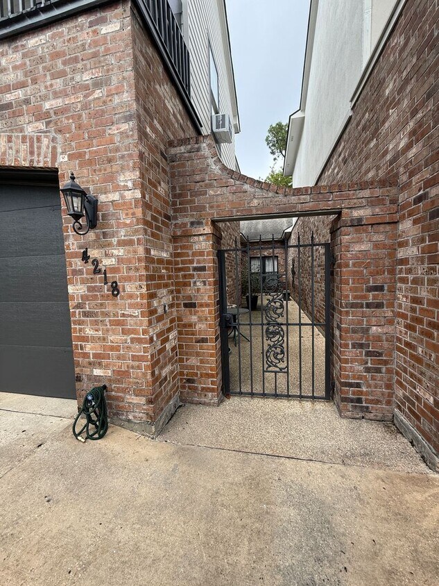 Building Photo - 4218 Bluebonnet Rd