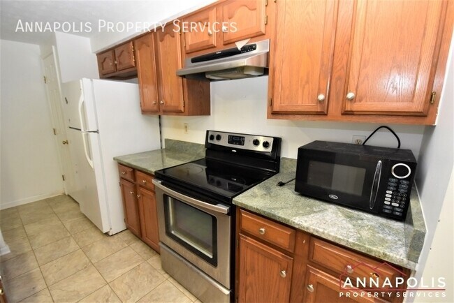 Building Photo - 606 belle dora ct