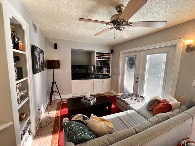 Foto del edificio - 750 Royal Palm Ct