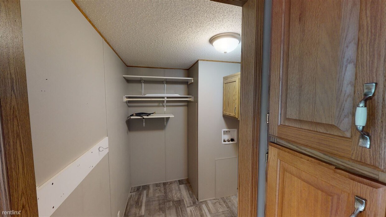 Primary Photo - 1119 University Dr