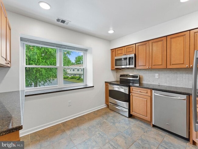 Building Photo - 1809 Silver Ct