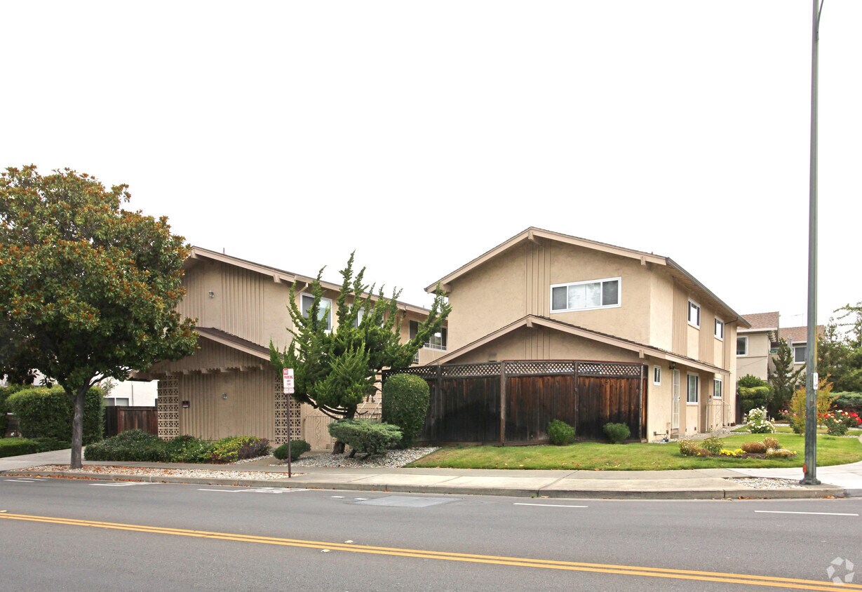 Primary Photo - 699 Grand Coulee Ave