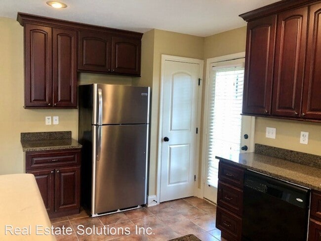 Building Photo - 3 br, 2 bath House - 116 Silver Ridge Lane