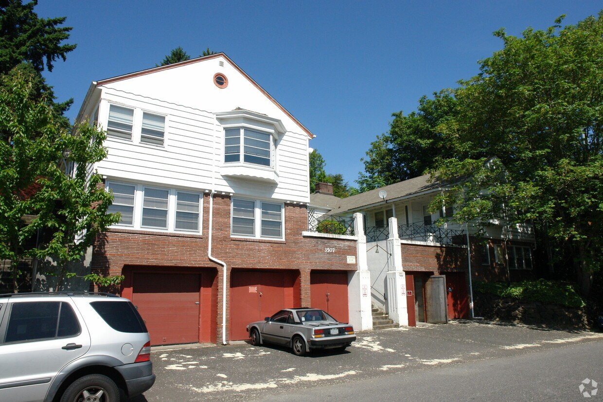 Primary Photo - The Cottages