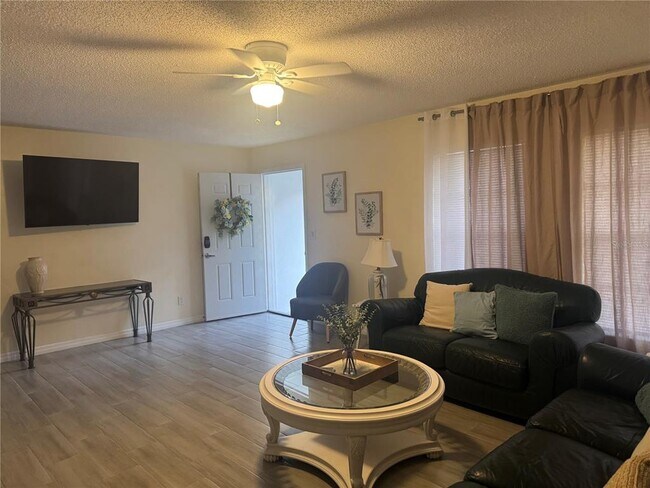 Foto del edificio - 2208 Valleybrook Ave