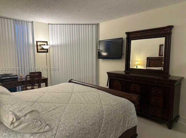 Building Photo - 20191 E Country Club Dr