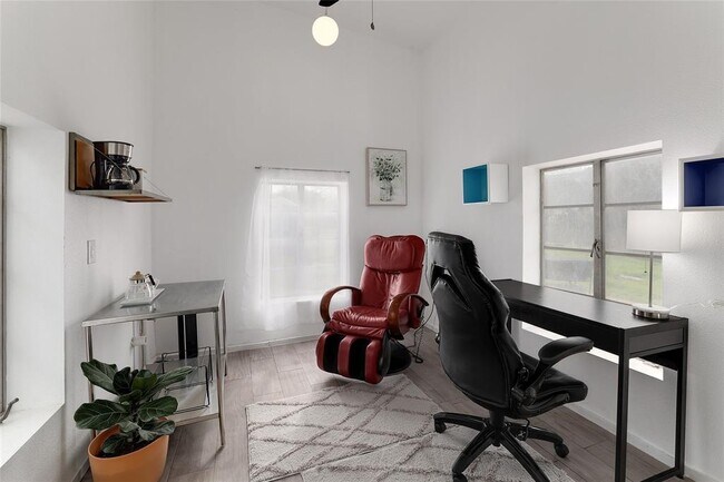 Foto del edificio - 7001 Ranch Rd 2222