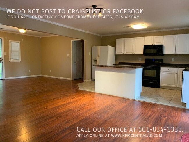 Building Photo - 1306 E Twin Lakes Dr