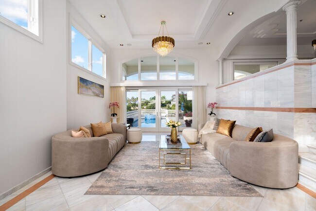 Building Photo - Hawaii Ridge Getaway: Luxury Home w/ Pool,...