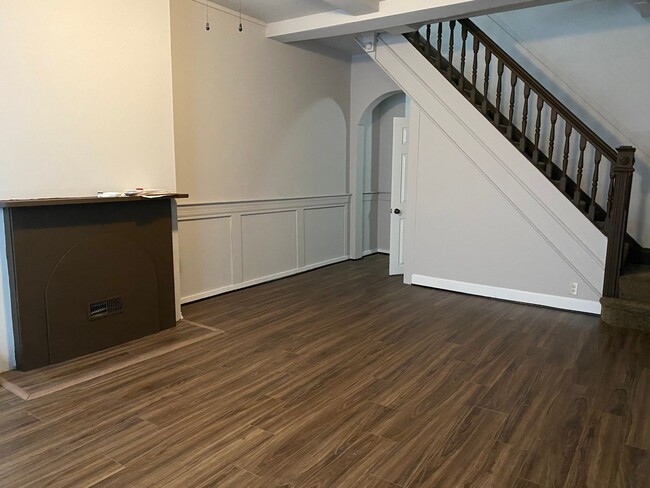 Building Photo - Huge Homes for Rent!! Space! Space! Space!...