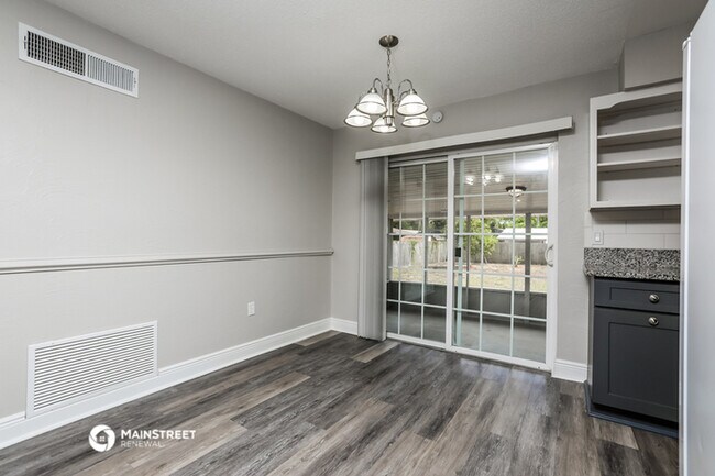 Building Photo - 401 Flewelling Ave