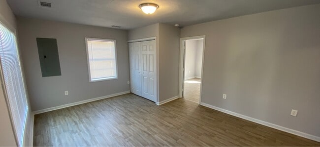 Building Photo - 2343 Huggins St