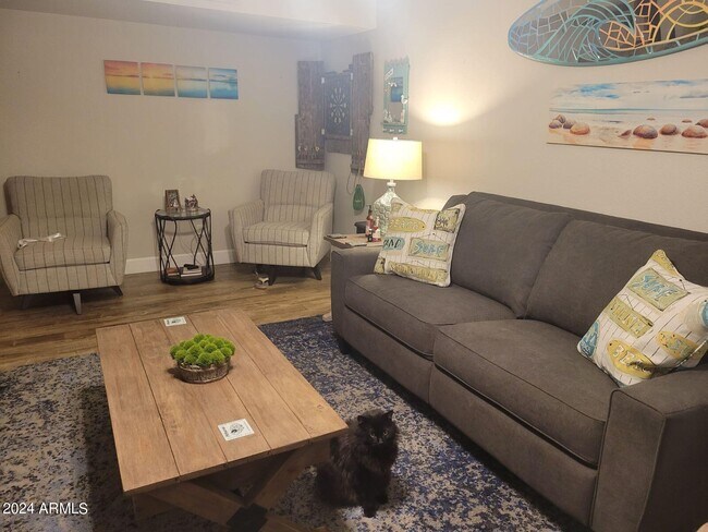 Foto del edificio - 607 N Palm Cir