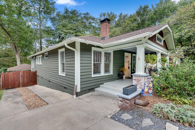 Building Photo - 953 Gilbert St SE