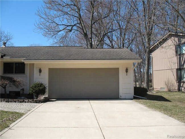 Building Photo - 28839 Creek Bend Dr