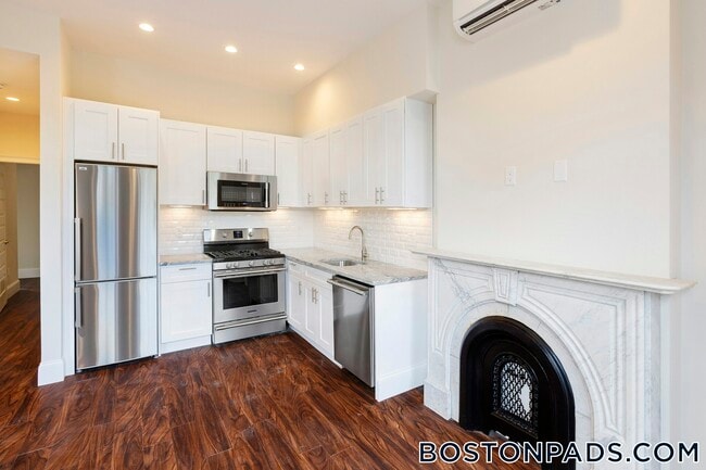 Building Photo - 1902 Washington St