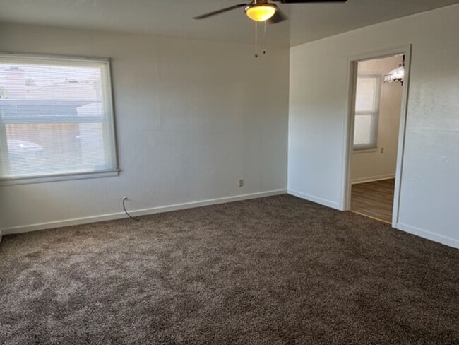 Building Photo - ADORABLE 2 BED 1 BATH HOME FOR RENT!