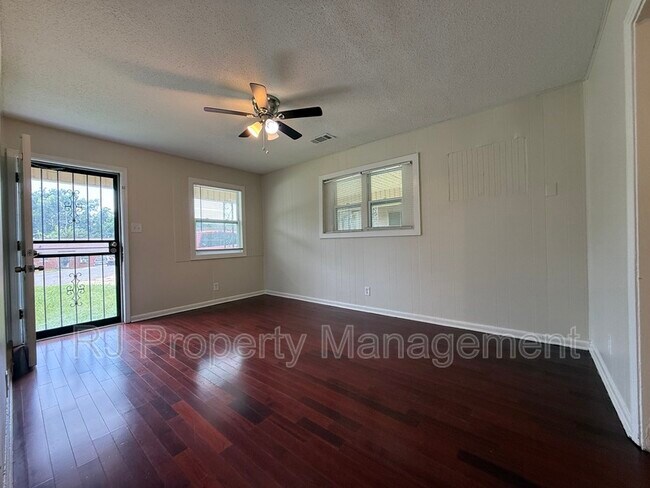 Foto del edificio - 4277 Falcon Cove