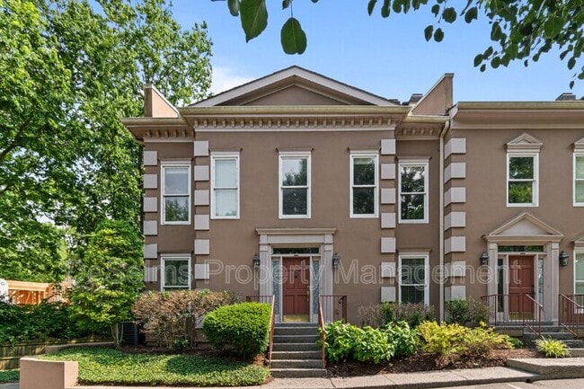 Photo - 3011 Woodlawn Dr House