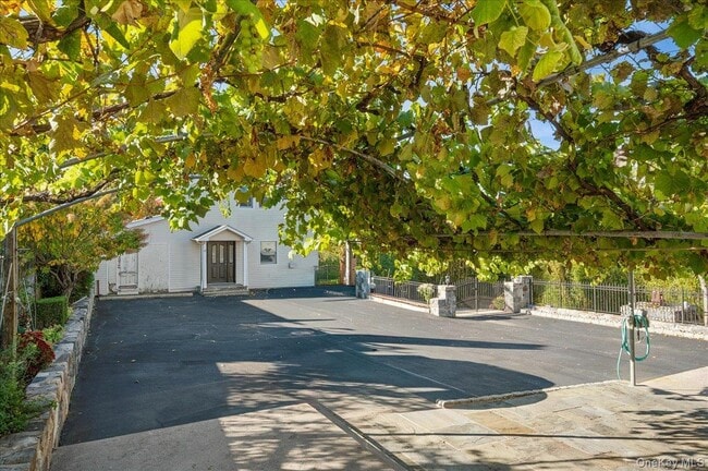 Building Photo - 9 Todd Pl