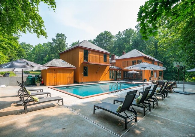 Building Photo - 101 S Manor Dr