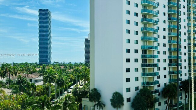 Foto del edificio - 19390 Collins Ave