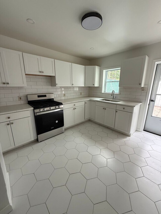 Foto del edificio - Newly Renovated 2-Bedroom House for Rent i...