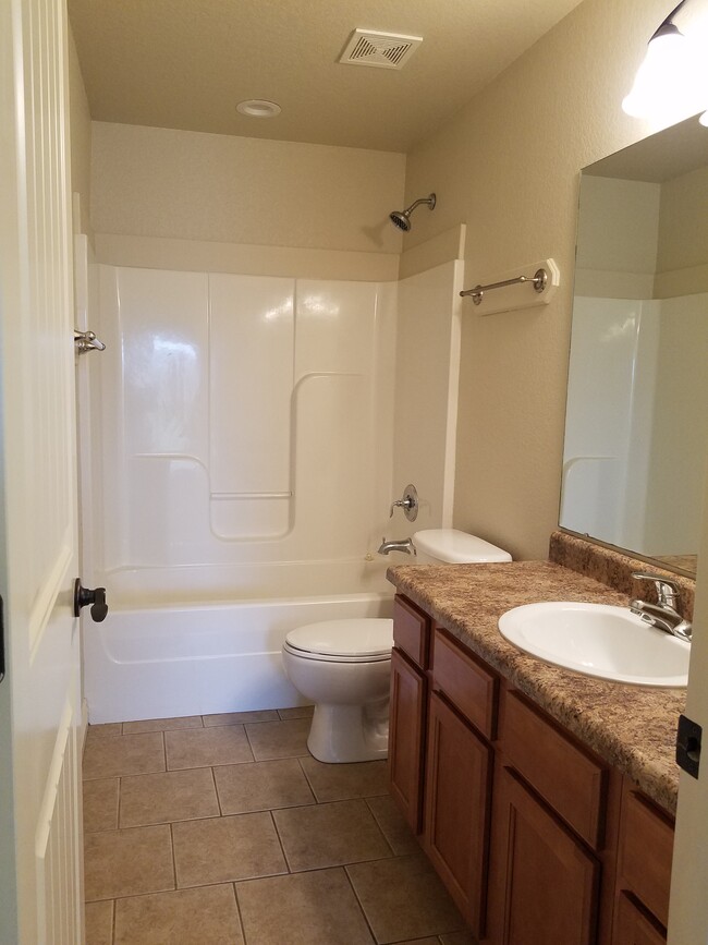 Master Bath - 3505 N Robin Ct #A