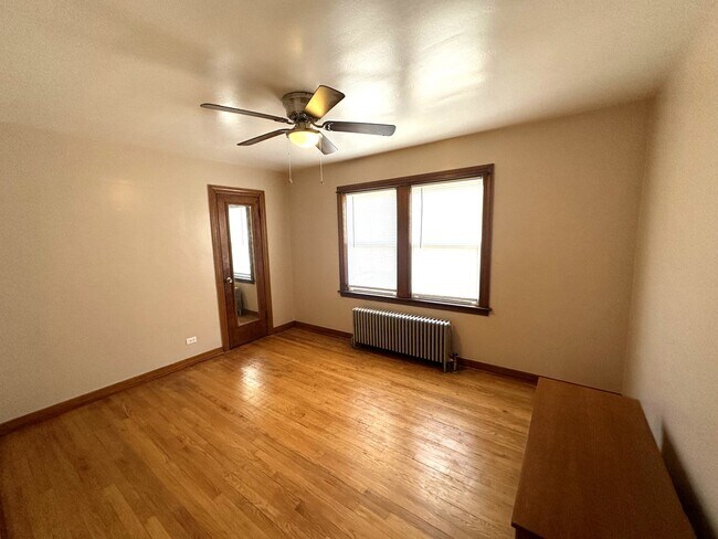 Foto del edificio - 7050 S Maplewood Ave