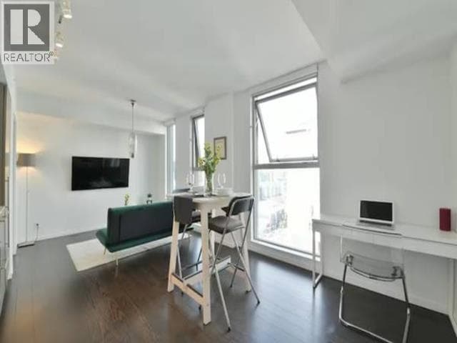 Building Photo - 999 Seymour St