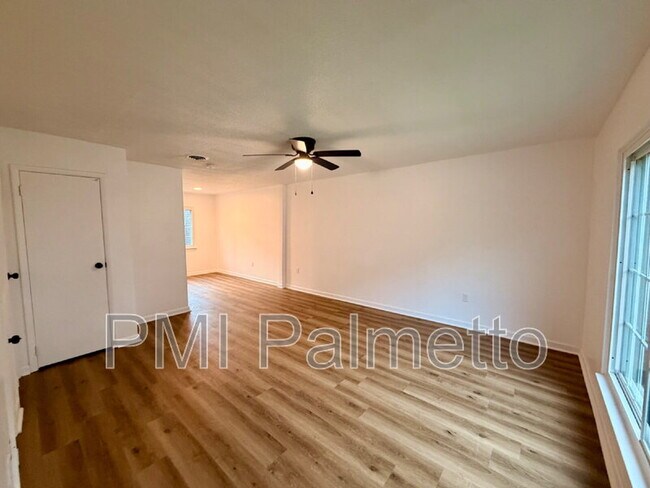 Foto del edificio - 1213 Grove Park Ln