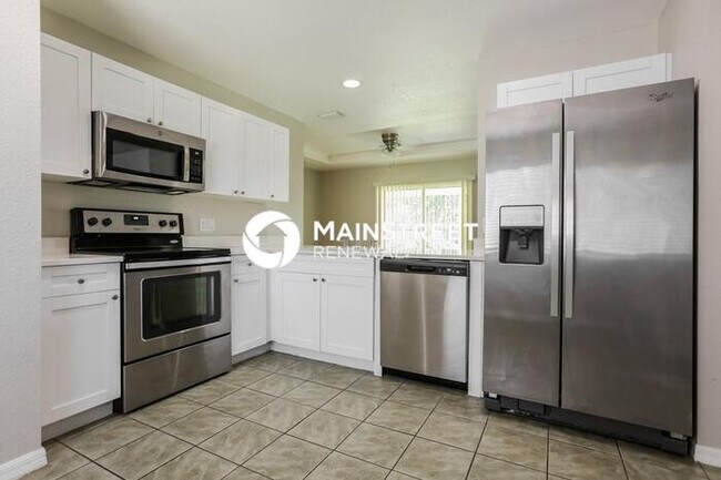 Foto del edificio - 3 Bedroom Pet-Friendly Home in North Port, FL with Main Street Renewal