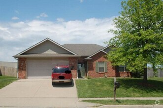 Building Photo - 5001 Craydon Dr