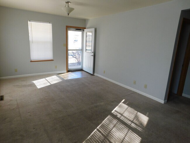 Foto del edificio - Spacious 3 Bedroom 2 bath Home in El Dorad...