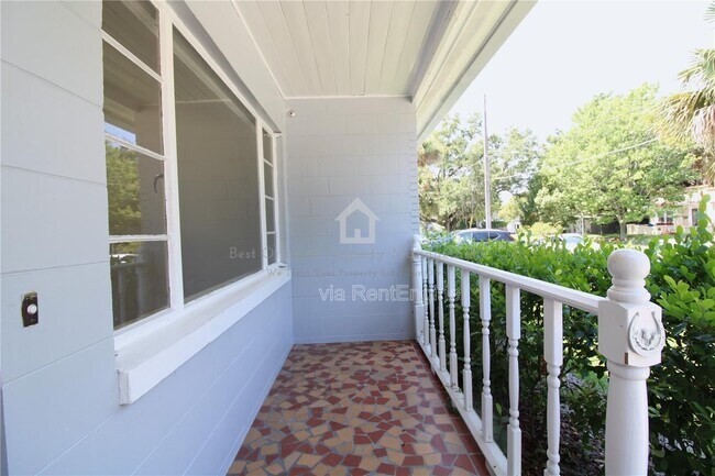 Foto del edificio - 1639 Oakmont Ln