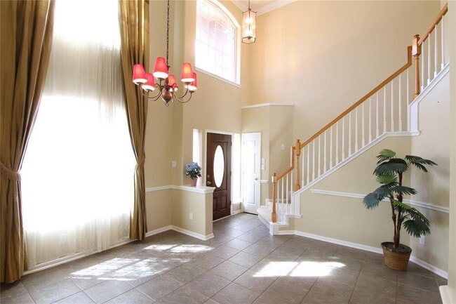 Building Photo - 2107 Blue Water Bay Dr