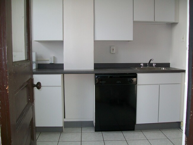 Building Photo - Available May 1, 2026. FLEXIBLE LEASE TERM!  Lease can end April 28, 2027, May 29, 2027 or June 2...